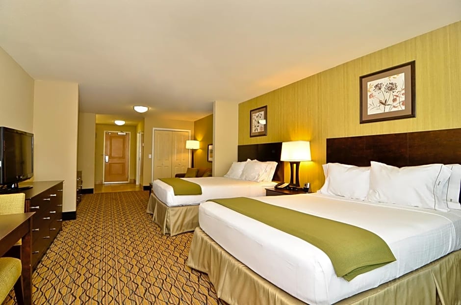 Holiday Inn Express Hotel And Suites Williston