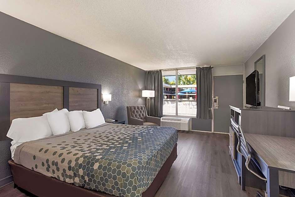 ECONO LODGE CAVE CITY