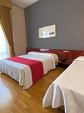 King Room with Roll-In Shower - Disability Access