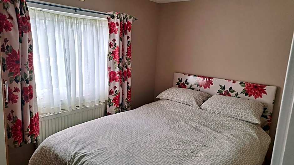 Red Deer Village Holiday Park - 3 Bedroom, Self-Catering Chalet