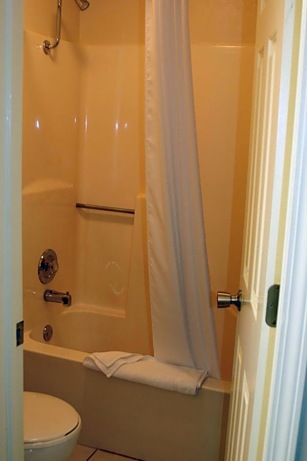 Whispering Hills Inn