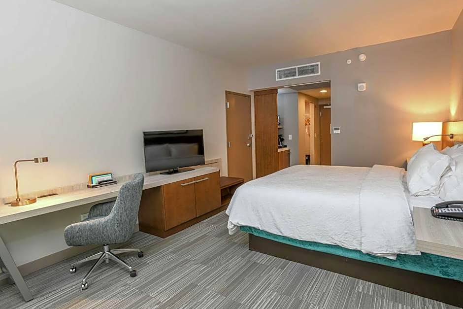 Photo 1 of 5 of 1 King Bed, Hearing Accessible