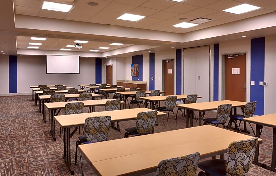 Holiday Inn Express & Suites Phoenix West - Buckeye By IHG