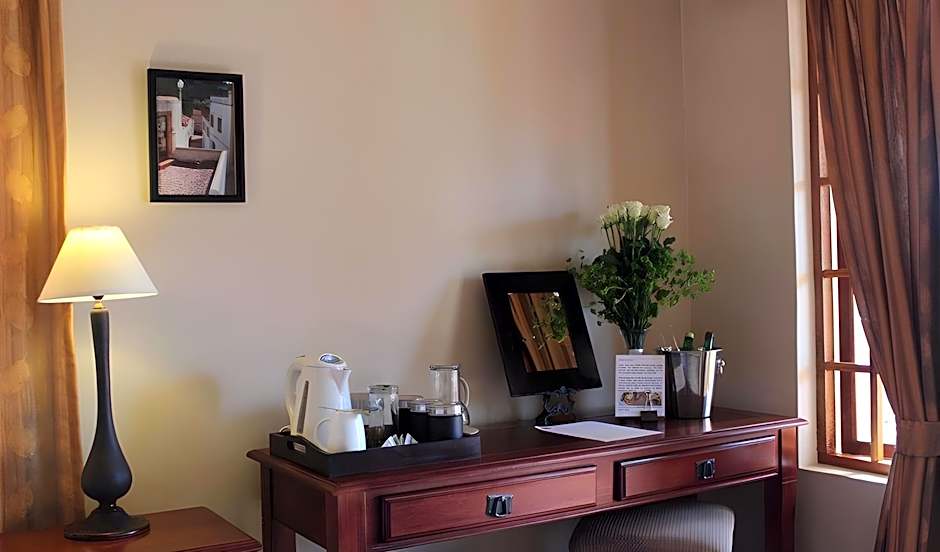 2 Leafed Doors Guesthouse