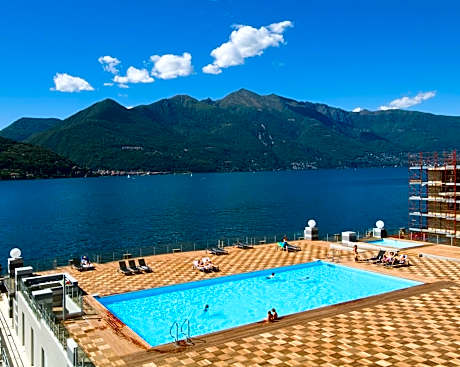 Golfo Gabella Lake Apartments