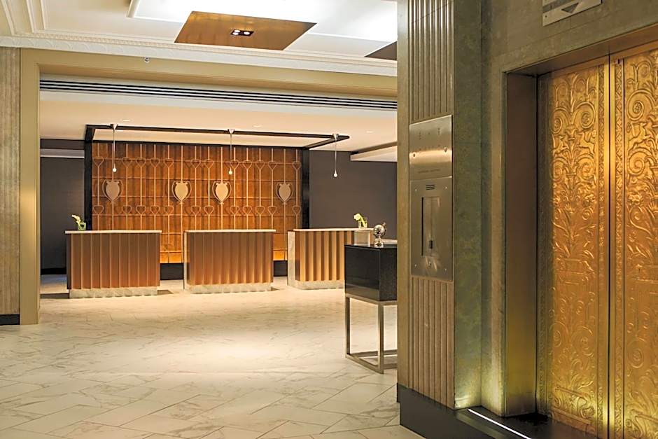 Renaissance by Marriott Cincinnati Downtown Hotel