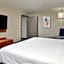 Holiday Inn Express Hotel & Suites Farmington By IHG