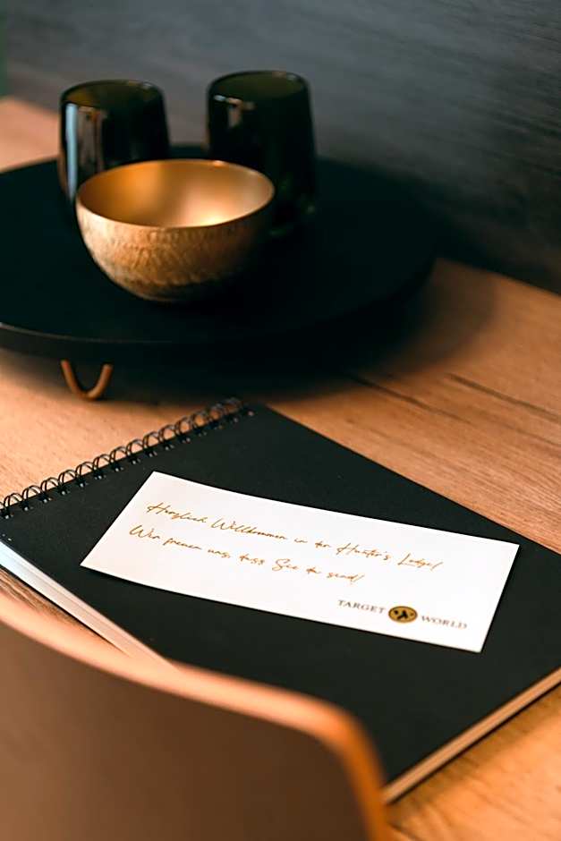 TARGET WORLD Hunter's Lodge