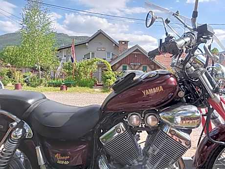 Twin Room with Private External Bathroom