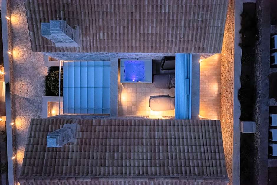 Trapela Limeni Luxury Suites