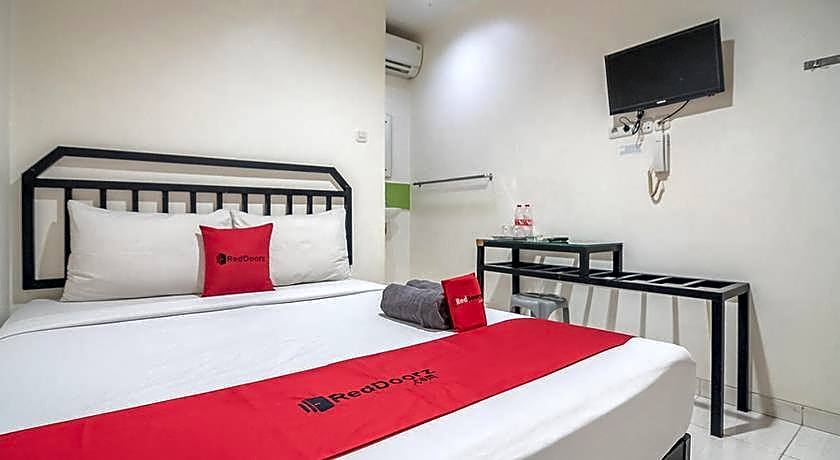 RedDoorz near Nagoya Citywalk Batam 2