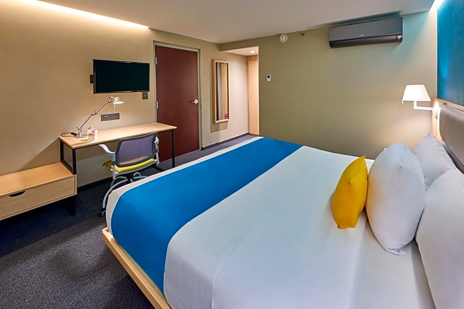 City Express Suites by Marriott Toluca