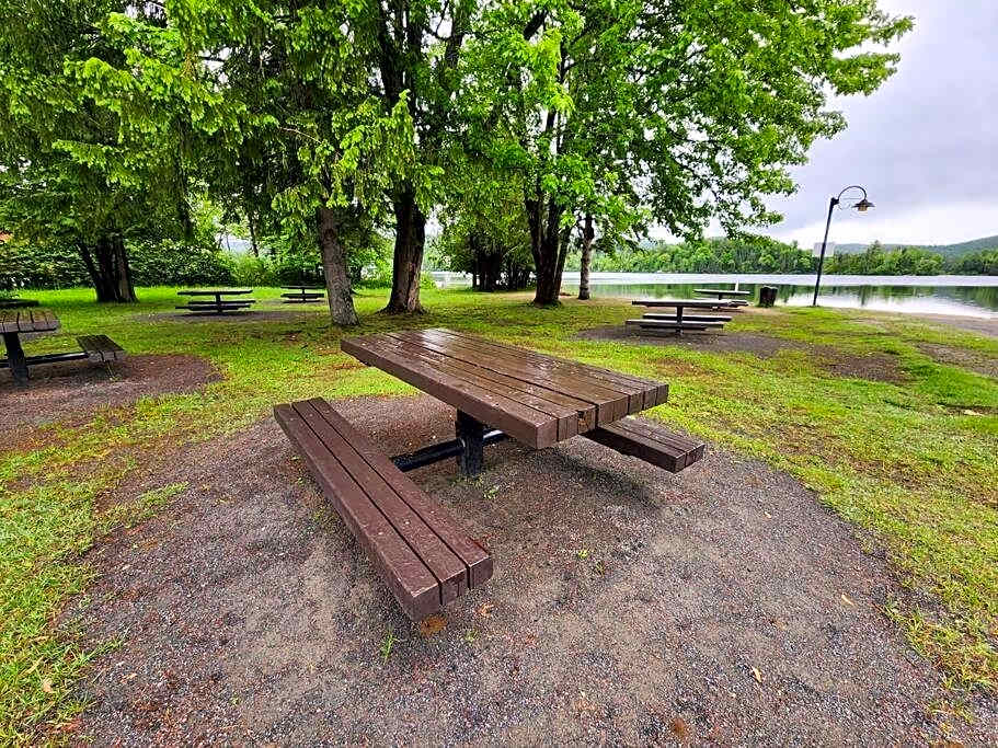 Chalet du Village - Rustic charm, lake - beach access