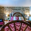 The Historic Leakey Inn