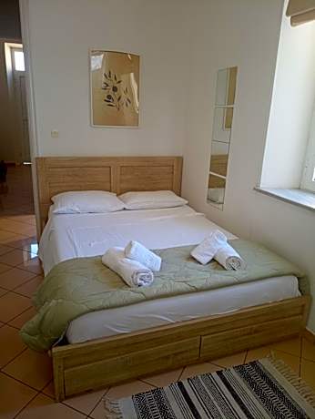 Cozy Rhodes Central