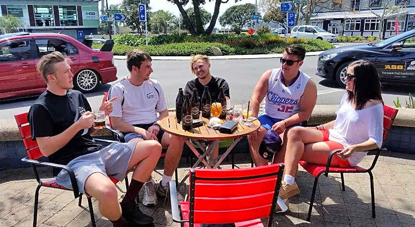 Whakatane Hotel