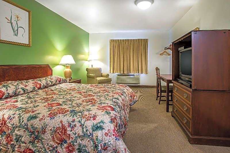 Passport Inn Paradise PA