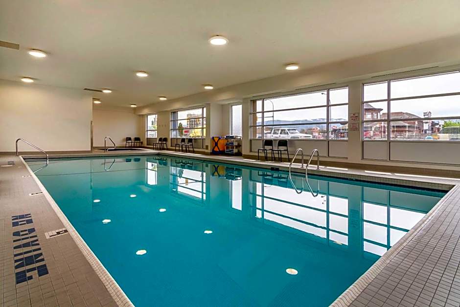 Econo Lodge Inn & Suites