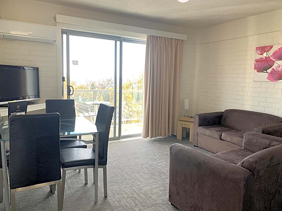 Adina Place Motel Apartments