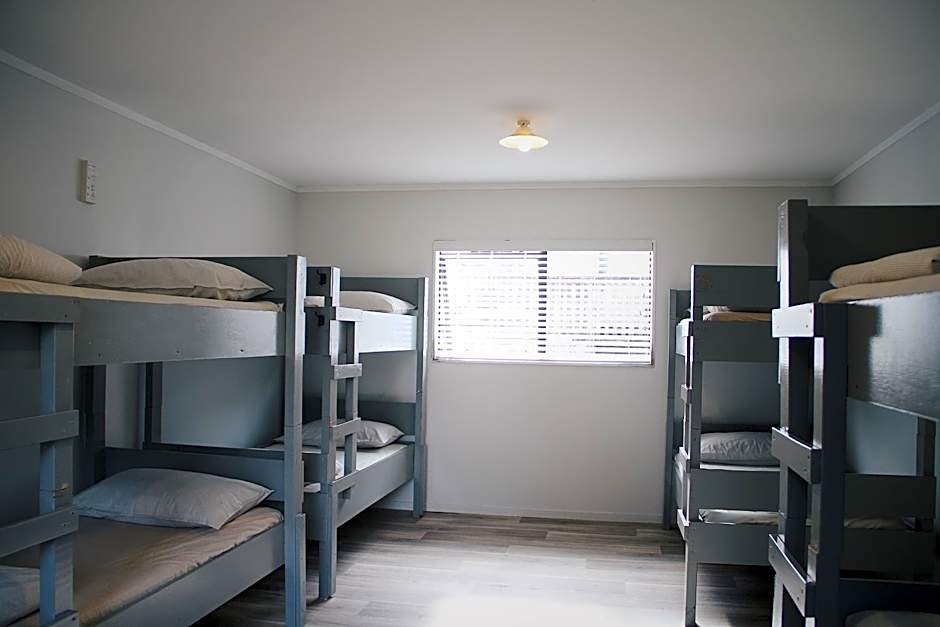 Hugo & Carters Backpackers & Motel