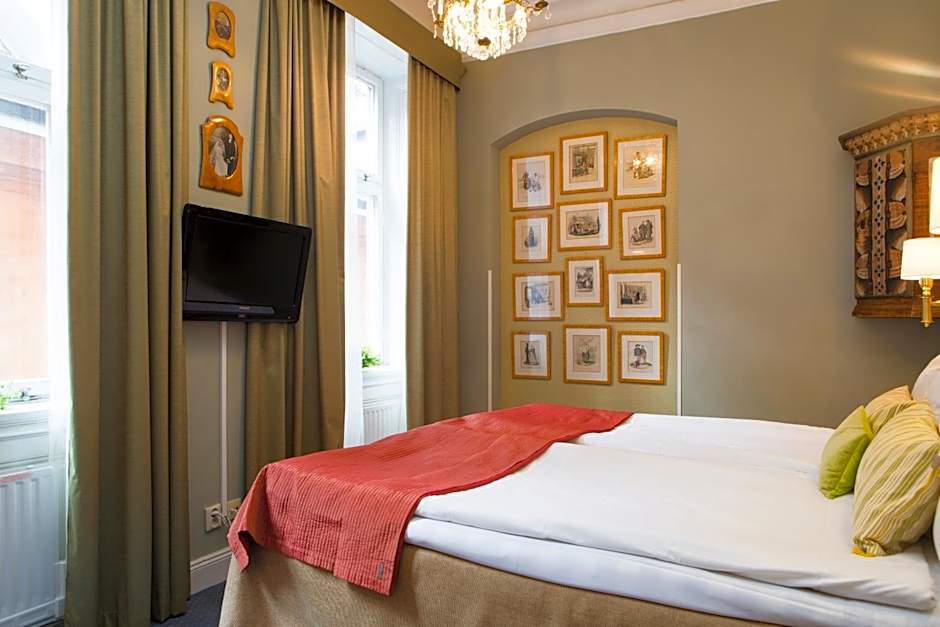 Collector's Lady Hamilton Hotel