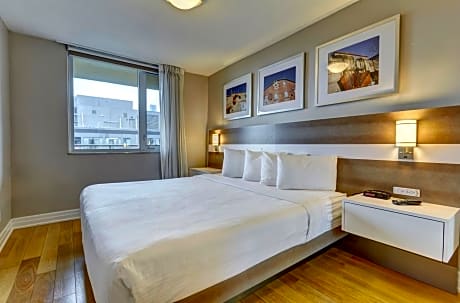 Deluxe King Suite