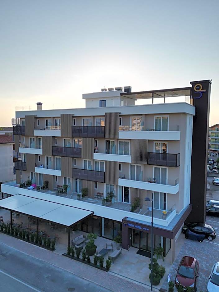Petit Hotel