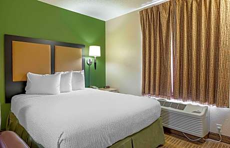 Queen studio with 1 Queen Bed - Disability Access/Non-Smoking