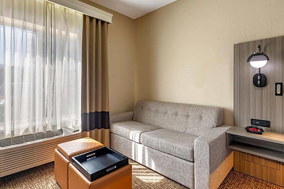 Comfort Inn & Suites North Dallas-Addison