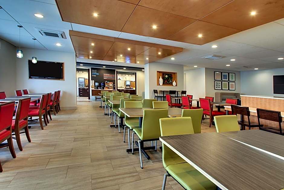 Holiday Inn Express Baltimore BWI Airport West By IHG