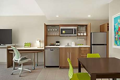 One-Bedroom King Suite - Non-Smoking