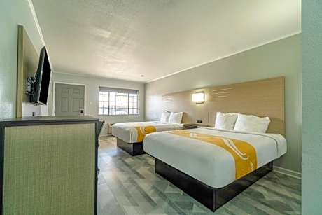 2 Queen Beds Non-Smoking