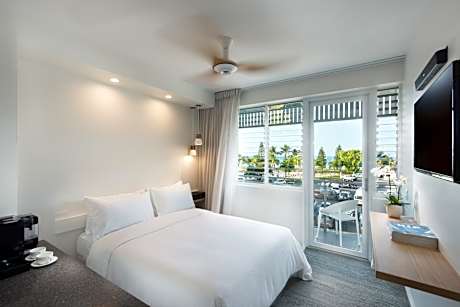 Designer Queen Room - Water Aspect