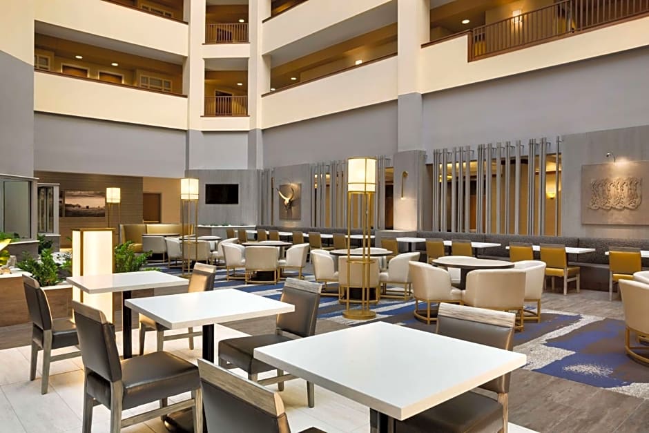 Embassy Suites By Hilton Dallas - Dfw Airport North At Outdoor World