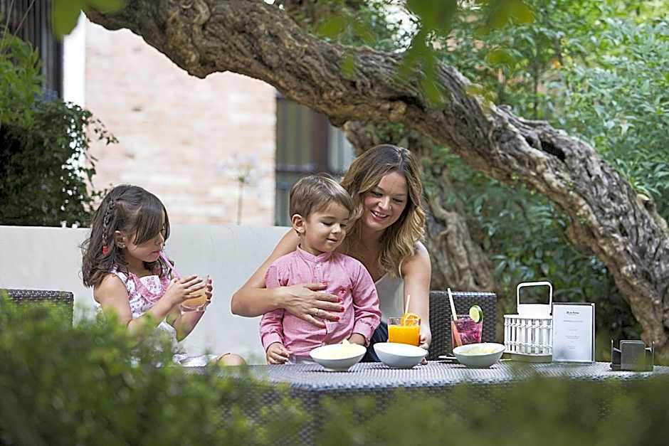 Hospes Palacio De Los Patos, a Member of Design Hotels