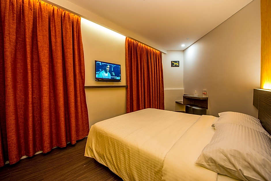 Photo 1 of 6 of Deluxe King Room
