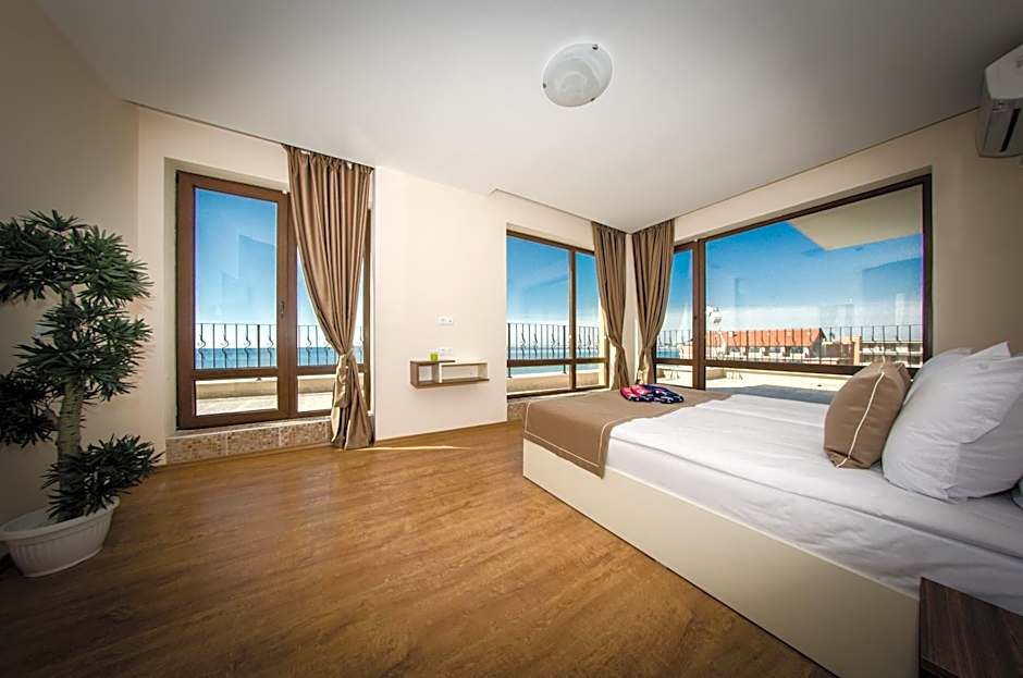 Premier Fort Cuisine - Full Board