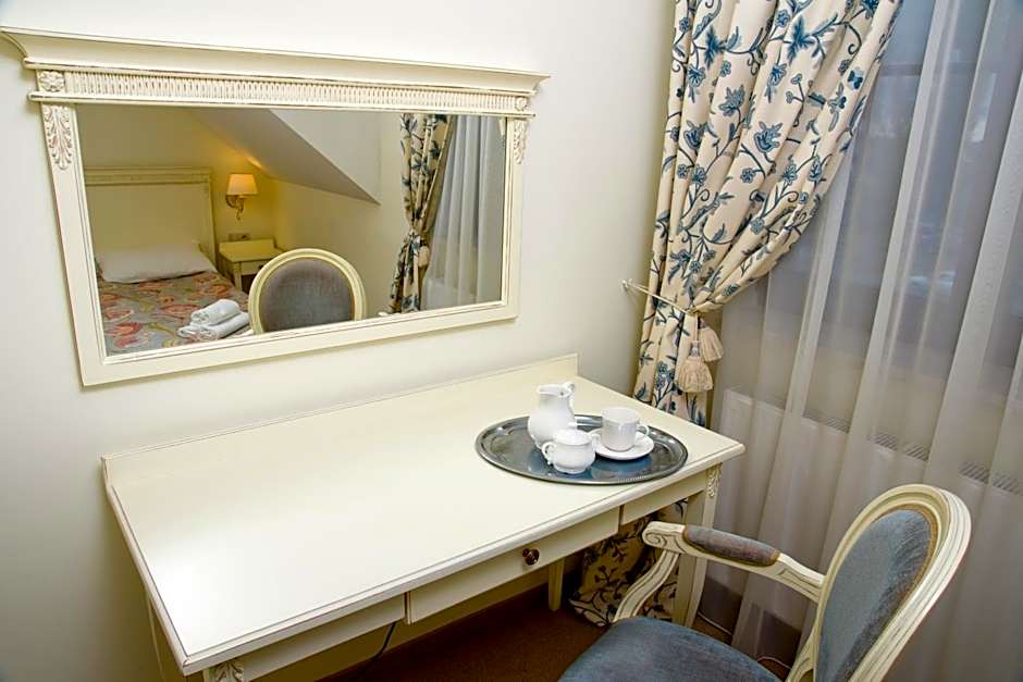 Villa Estera - Hotel & Restauracja