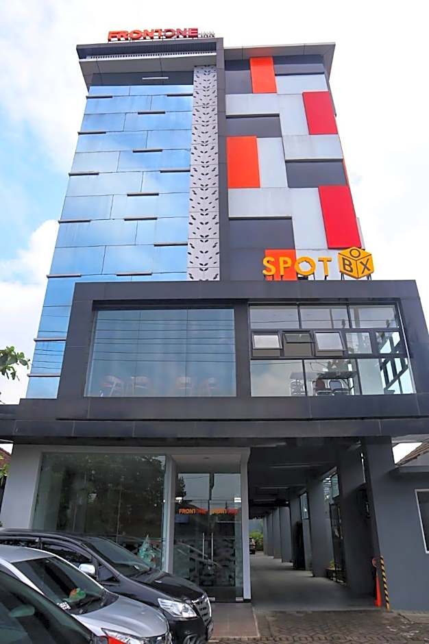 Front One Inn Kediri