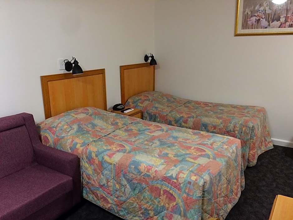 Edgecliff Lodge Motel