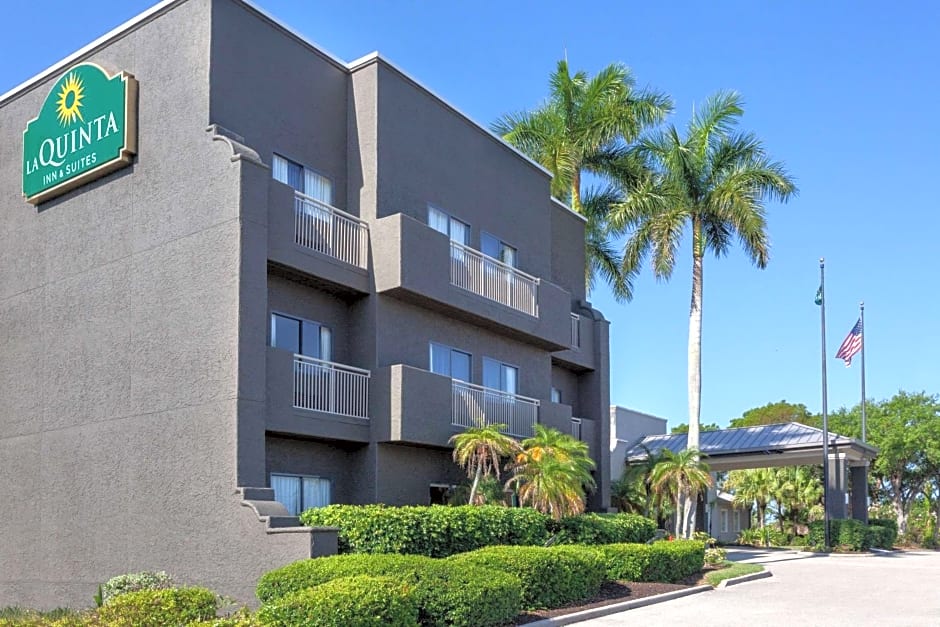 La Quinta Inn & Suites by Wyndham Ft. Myers Sanibel Gateway