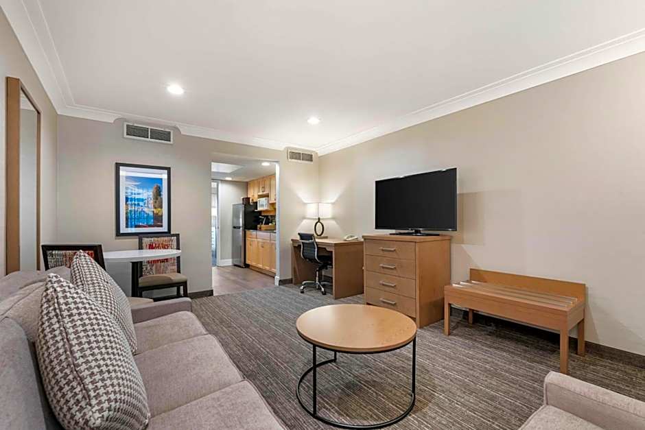 Best Western Plus Kelowna Hotel & Suites