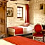 Junior Suite Triple PMR Résidentielle avec cuisine au Manoir de Mathan à Crépon 5mn d'Arromanches et 10 mn de Bayeux