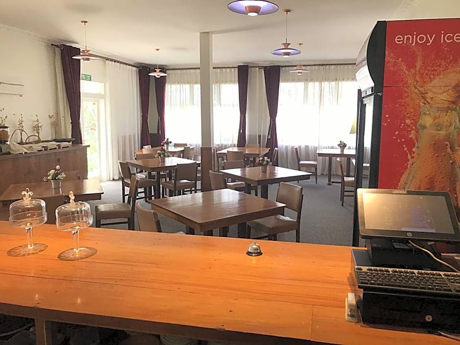 Te Puia Hot Springs Hotel