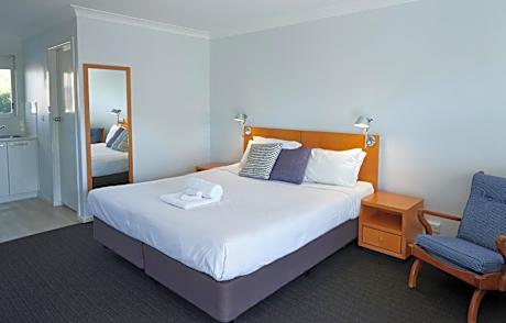 Superior King Room with Kitchenette