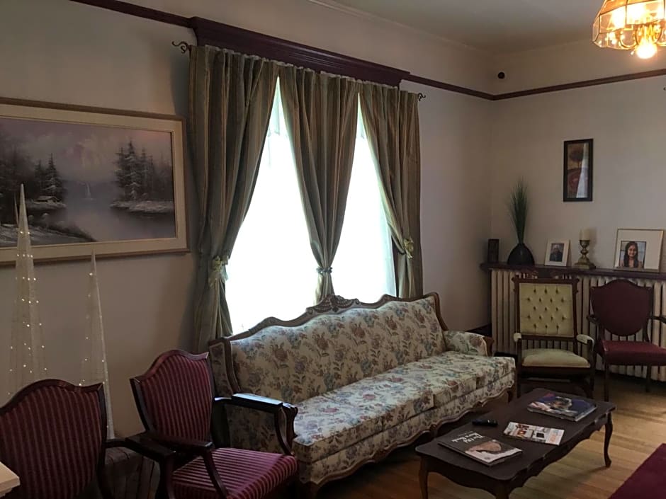 Marmora and Lake Inn and Victorian Diner