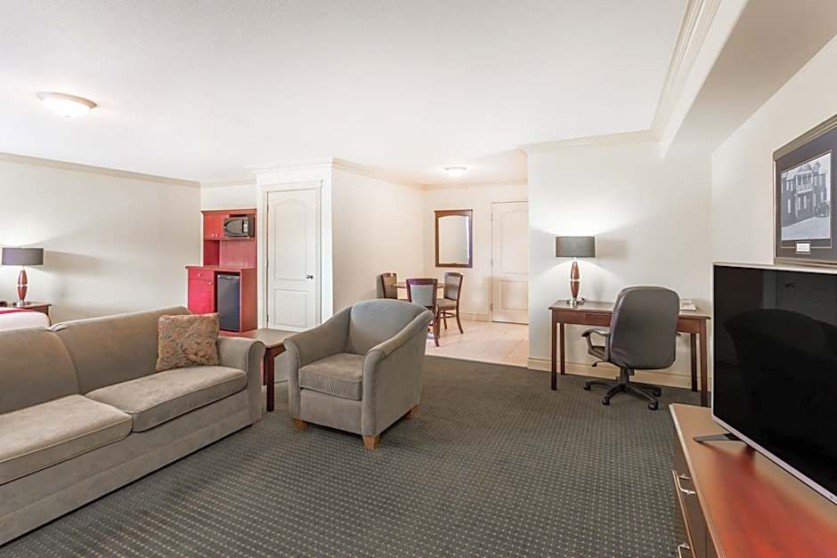 Ramada by Wyndham Hinton