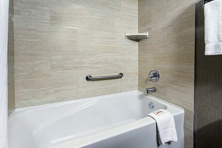 Canmore Inn & Suites