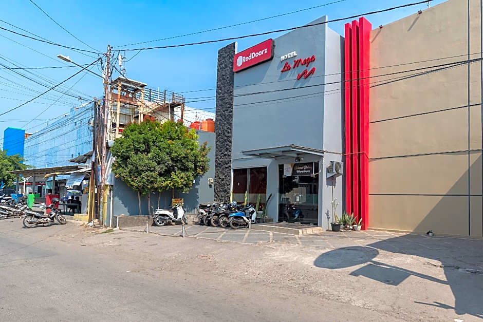 RedDoorz @ La Mega near Pasar Pagi Cirebon