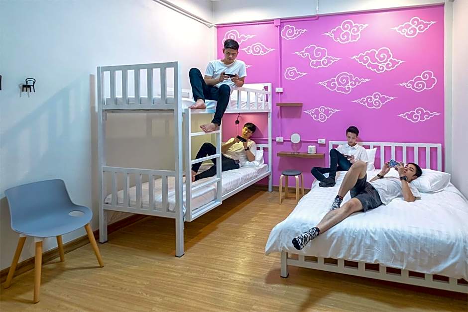 BED Friends Poshtel